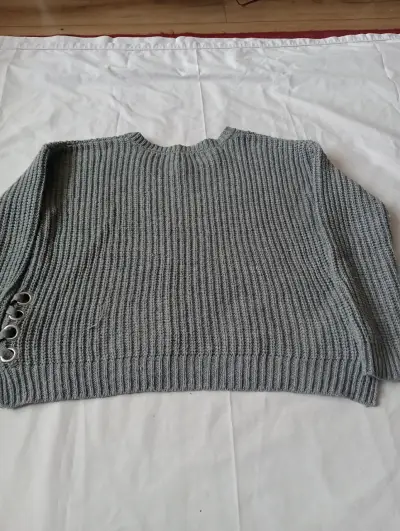 Suéter gris para mujer - miniatura 3