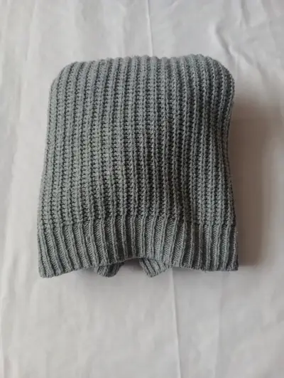 Suéter gris para mujer - miniatura 4