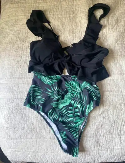 Traje de baño con volantes SHEIN talla L - miniatura 4