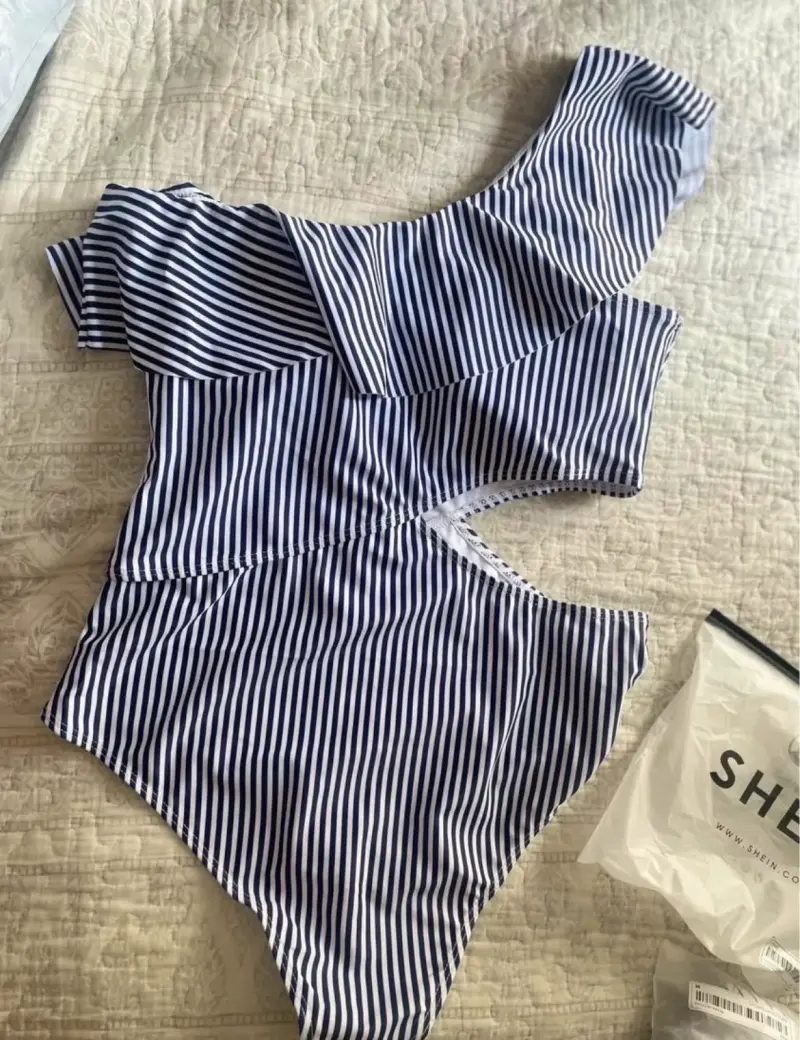 Traje de baño de volantes a rayas SHEIN talla L - 4