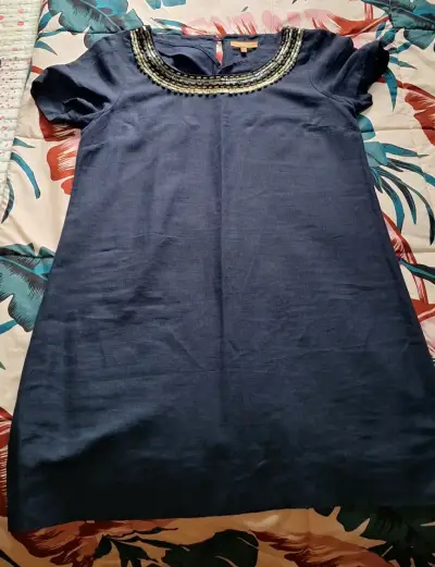 Vestido azul con detalles de lentejuelas - miniatura 2