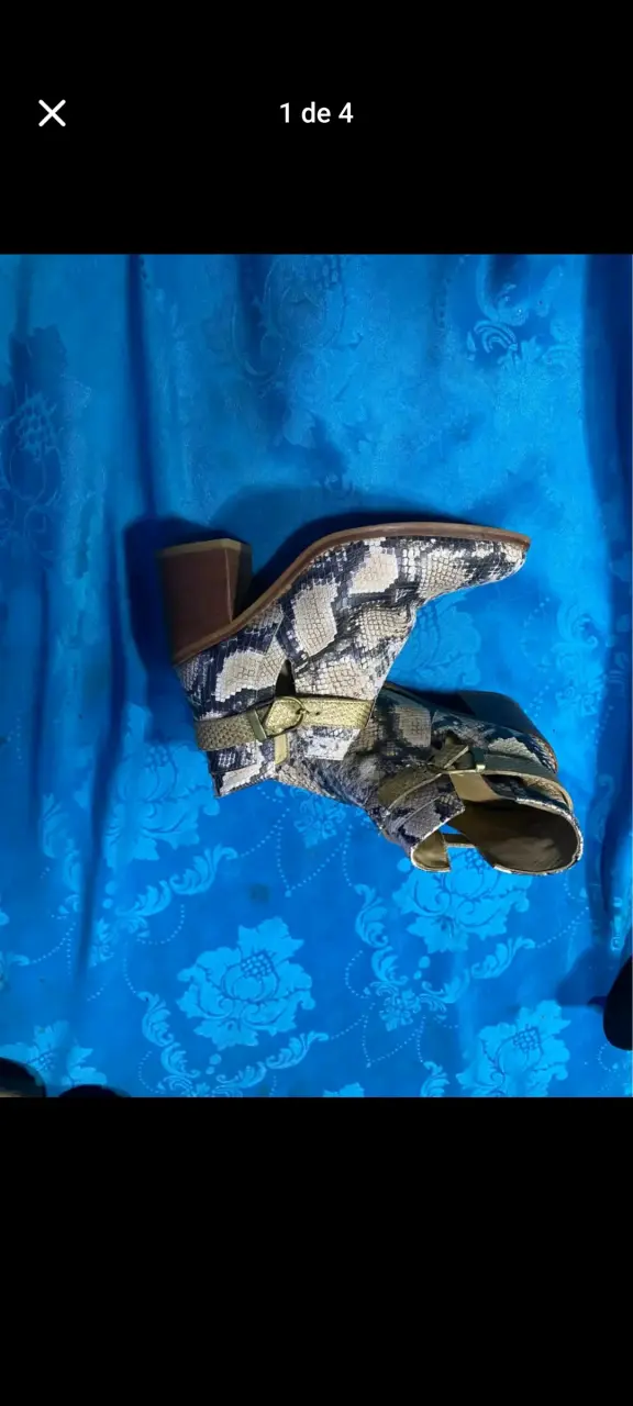 Botines de tacón con estampado de serpiente - 1