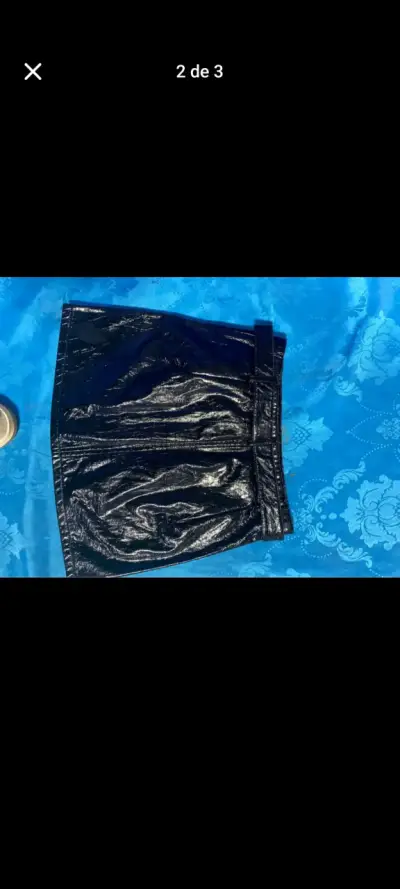 Falda corta negra de charol talla S - miniatura 1