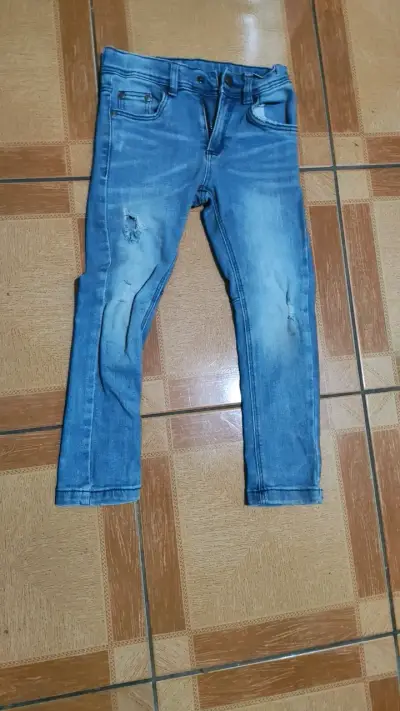 Jeans azules desgastados para niño - miniatura 1