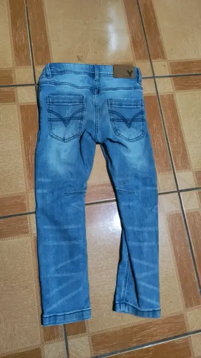 Jeans azules desgastados para niño - miniatura 2
