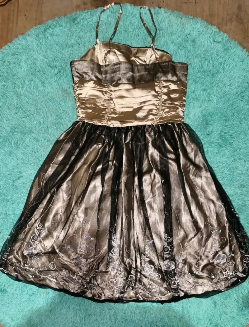 Vestido de fiesta elegante negro y dorado - 3