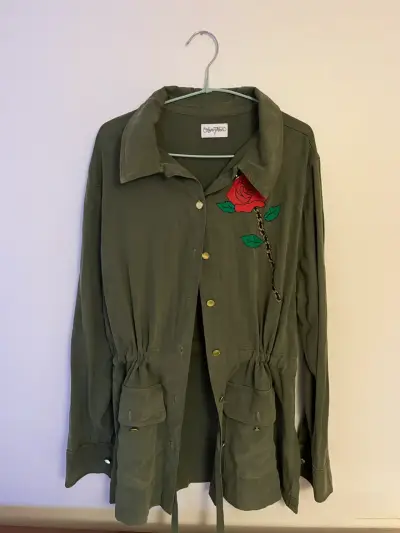 Chaqueta verde militar con bordado de rosas Lauren Moshi - miniatura 4