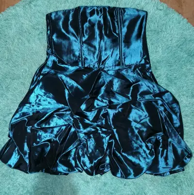 Vestido de fiesta azul satinado - miniatura 1