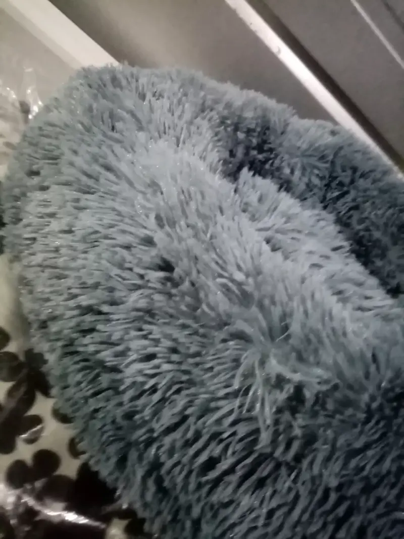 Cama nairobi para mascotas redonda gris peluda