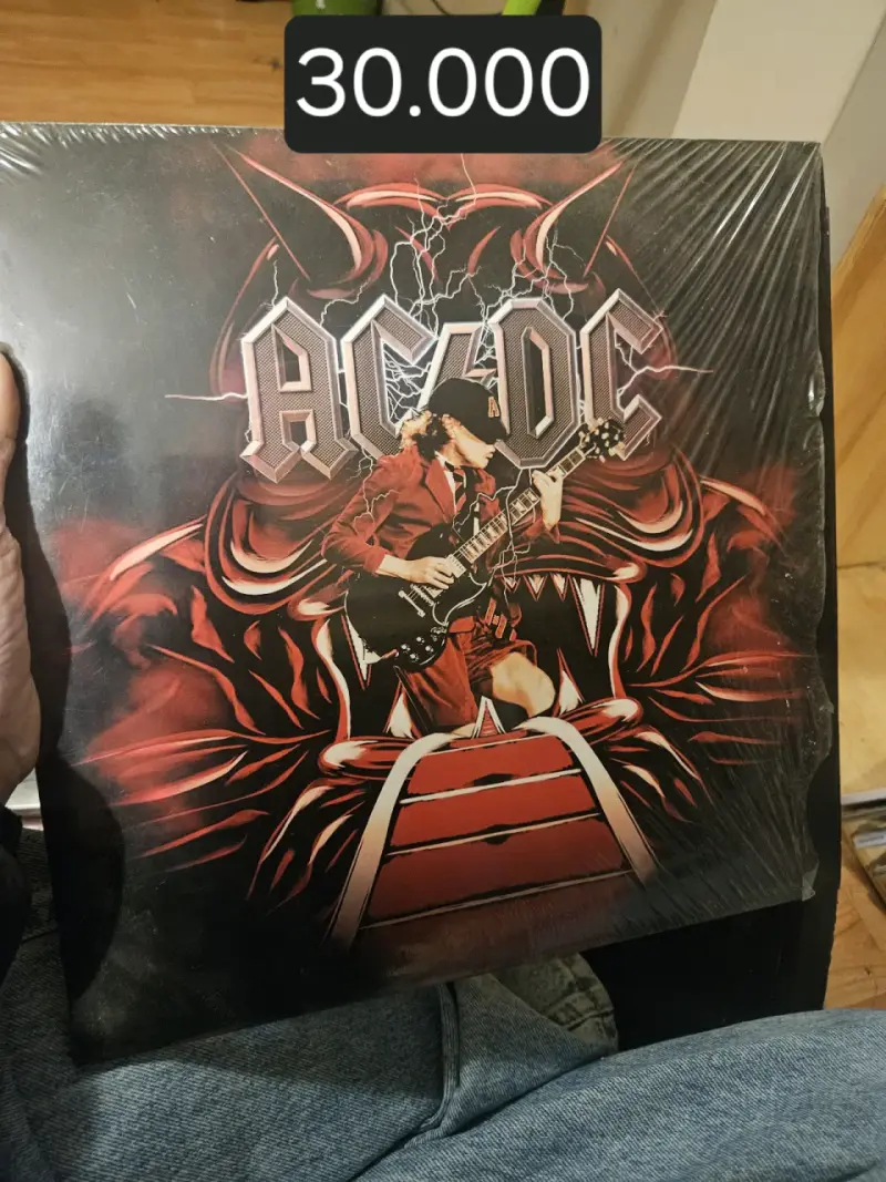 Vinilo AC/DC con diseño de Angus Young