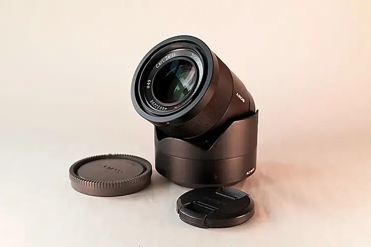 Lente Sony FE 55mm F1.8 ZA con Estuche