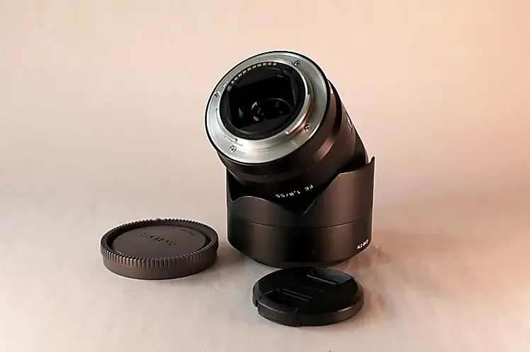Lente Sony FE 55mm F1.8 ZA con Estuche - 2