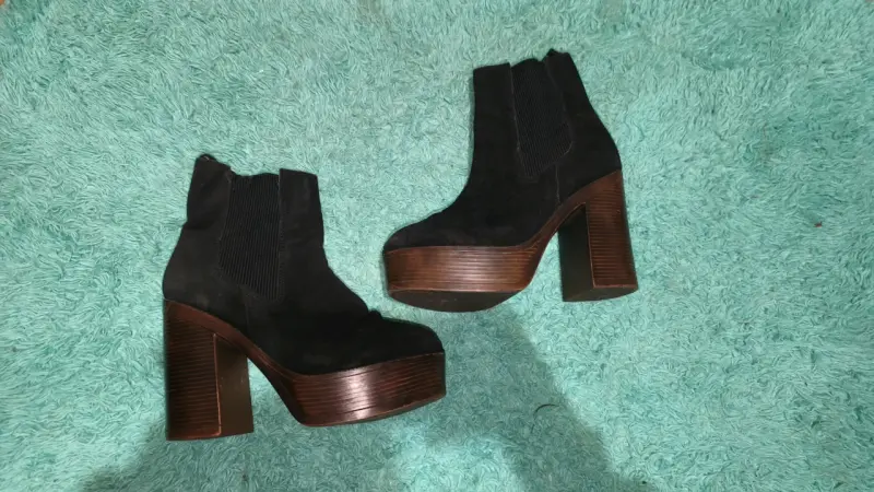 Botines de tacón alto negros de gamuza - 1
