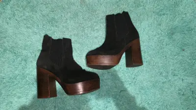 Botines de tacón alto negros de gamuza - miniatura 1