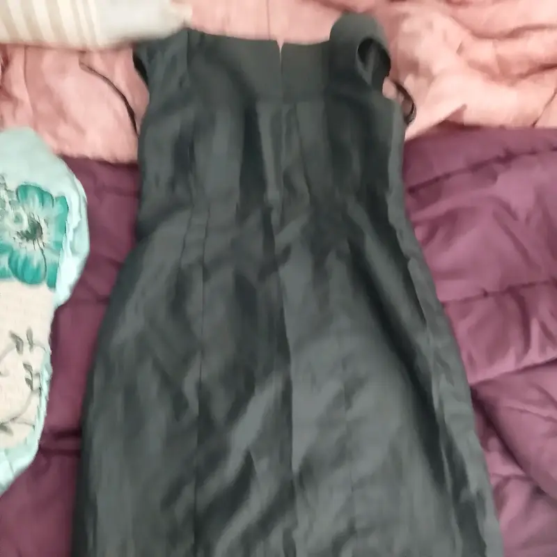 Vestido negro elegante para mujer - 4