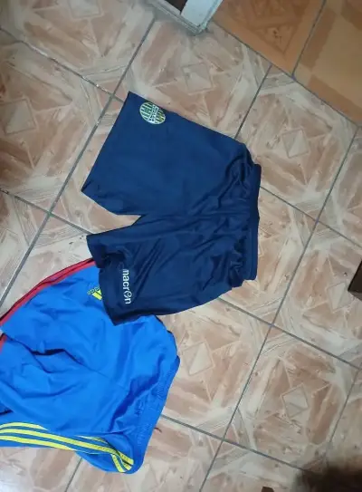 Shorts deportivos Macron y Adidas para hombre - miniatura 2