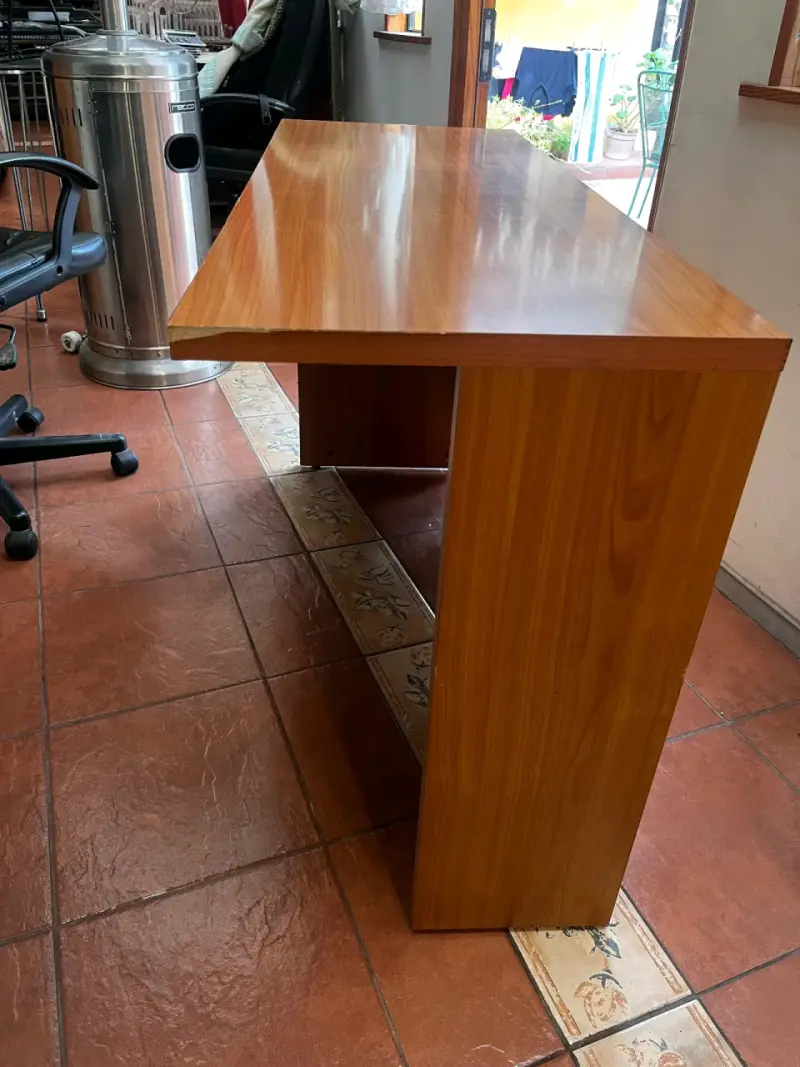 Escritorio de madera con silla giratoria - 3