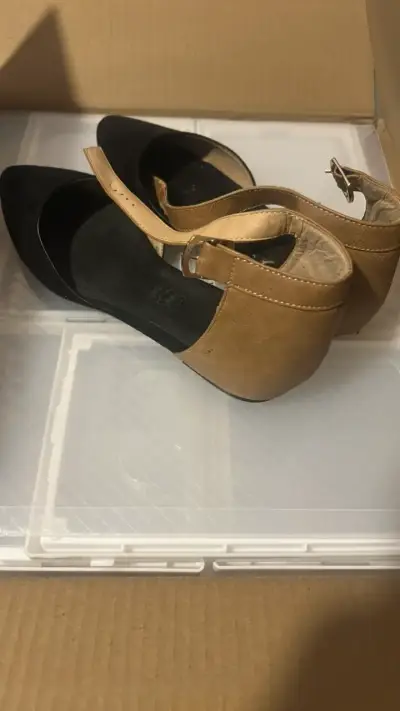 Zapatos de mujer negros con correa beige marquis - miniatura 2