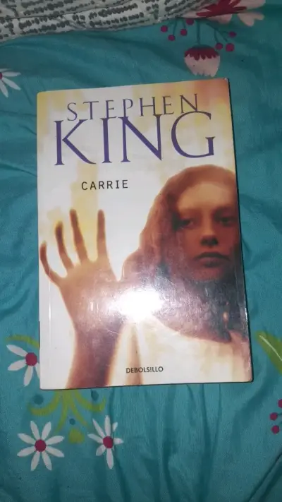 Libro 'Carrie' de Stephen King en buen estado - miniatura 1