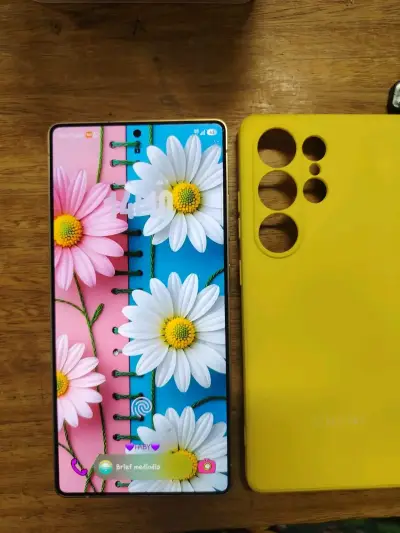 Samsung Galaxy S25 Ultra con carcasas variadas - miniatura 1
