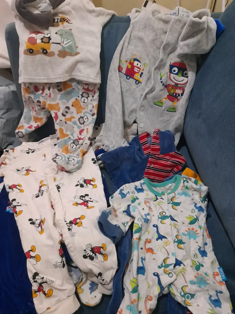 Lote de ropa para bebé con enteritos y calcetines - 3