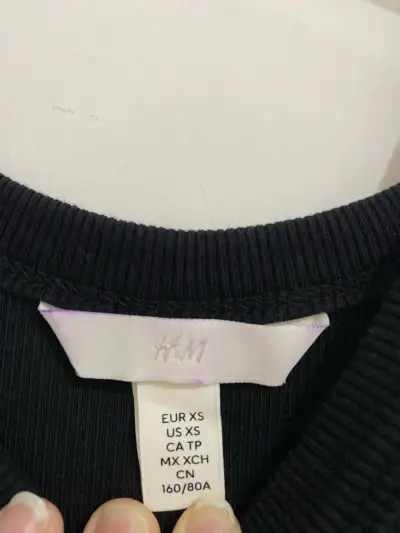 Polera sin mangas negra H&M para mujer - miniatura 3