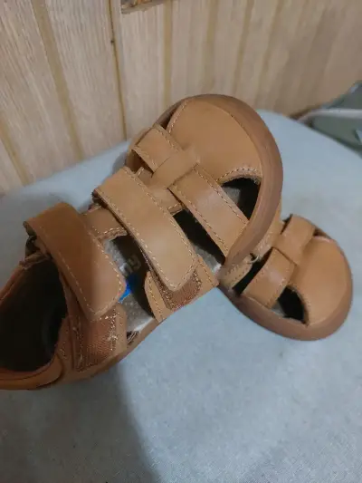Sandalias de cuero para niños color café talla 24 - miniatura 1