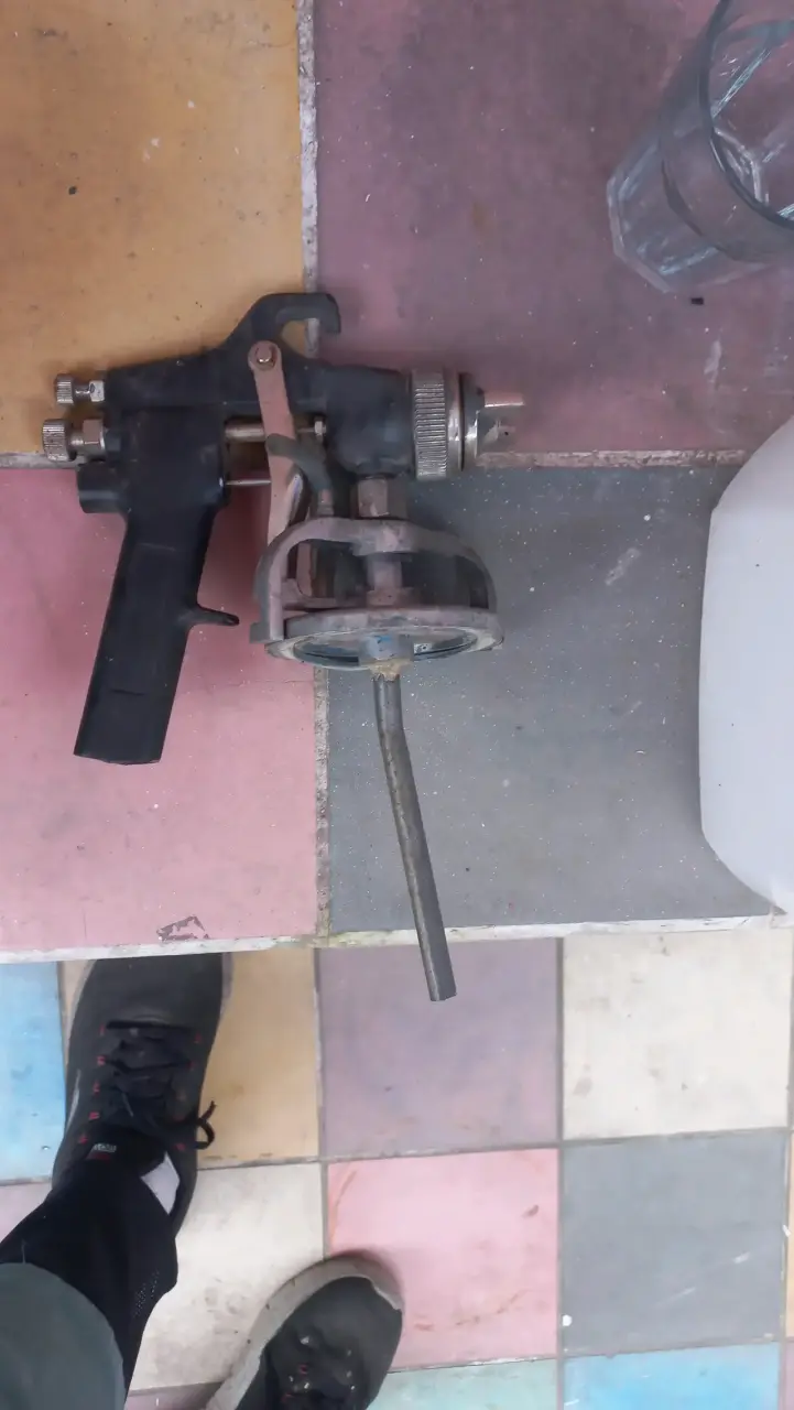 Pistola de pintura neumática usada