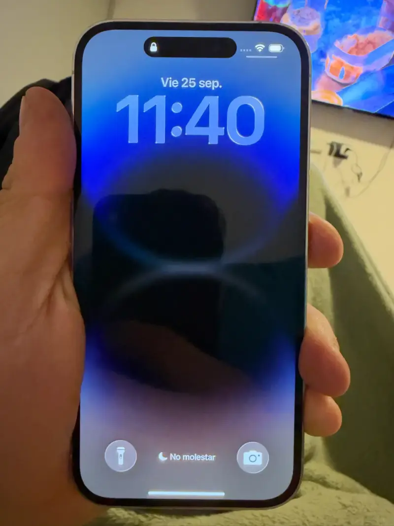 iPhone 14 Pro en buen estado con batería al 80% - 1