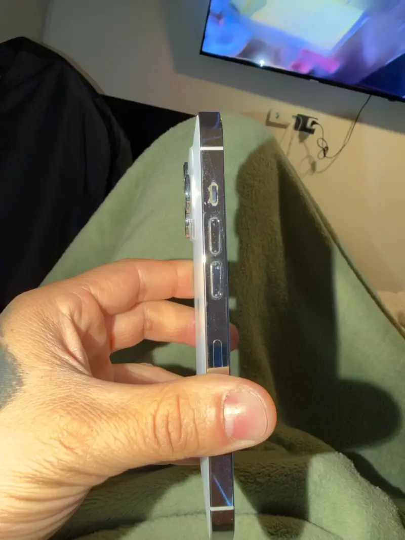 iPhone 14 Pro en buen estado con batería al 80% - 3