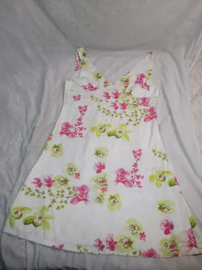 Vestido floral blanco con estampado colorido - miniatura 1