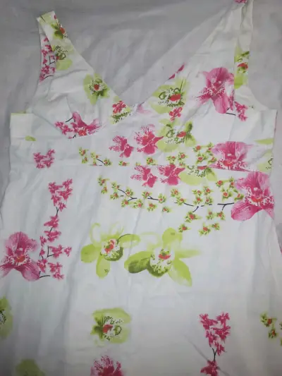 Vestido floral blanco con estampado colorido - miniatura 3