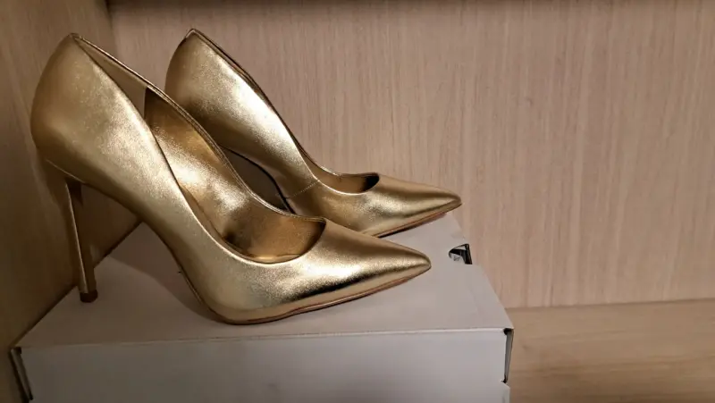Zapatos de Tacón Dorados Aldo Elegantes - 1