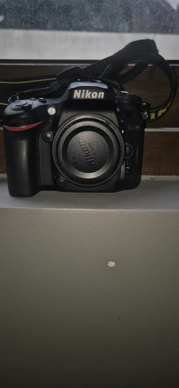 Cámara DSLR Nikon D7000 en buen estado - 1