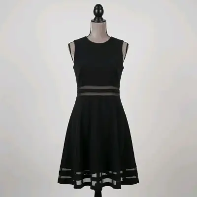 Vestido negro con transparencias elegante - miniatura 1