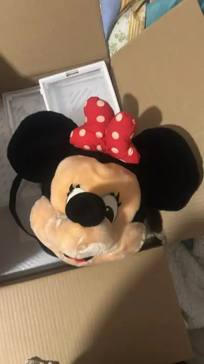 Mochila infantil Minnie Mouse con lazo rojo - miniatura 1