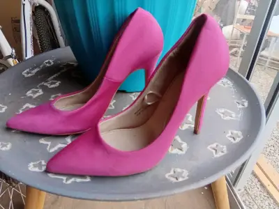Tacones altos fucsia elegantes - miniatura 1