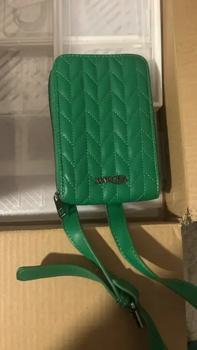 Billetera verde con diseño acolchado Marquis - miniatura 1
