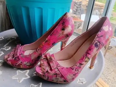 Tacones Rosados con Estampado Floral - miniatura 1