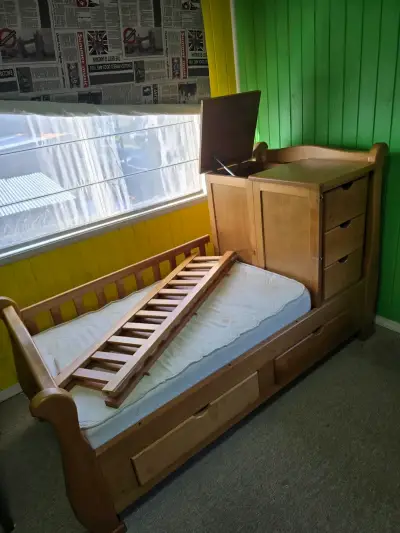 Cuna funcional de madera con cambiador y cajonera - miniatura 1