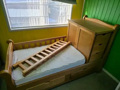Cuna funcional de madera con cambiador y cajonera - miniatura 2