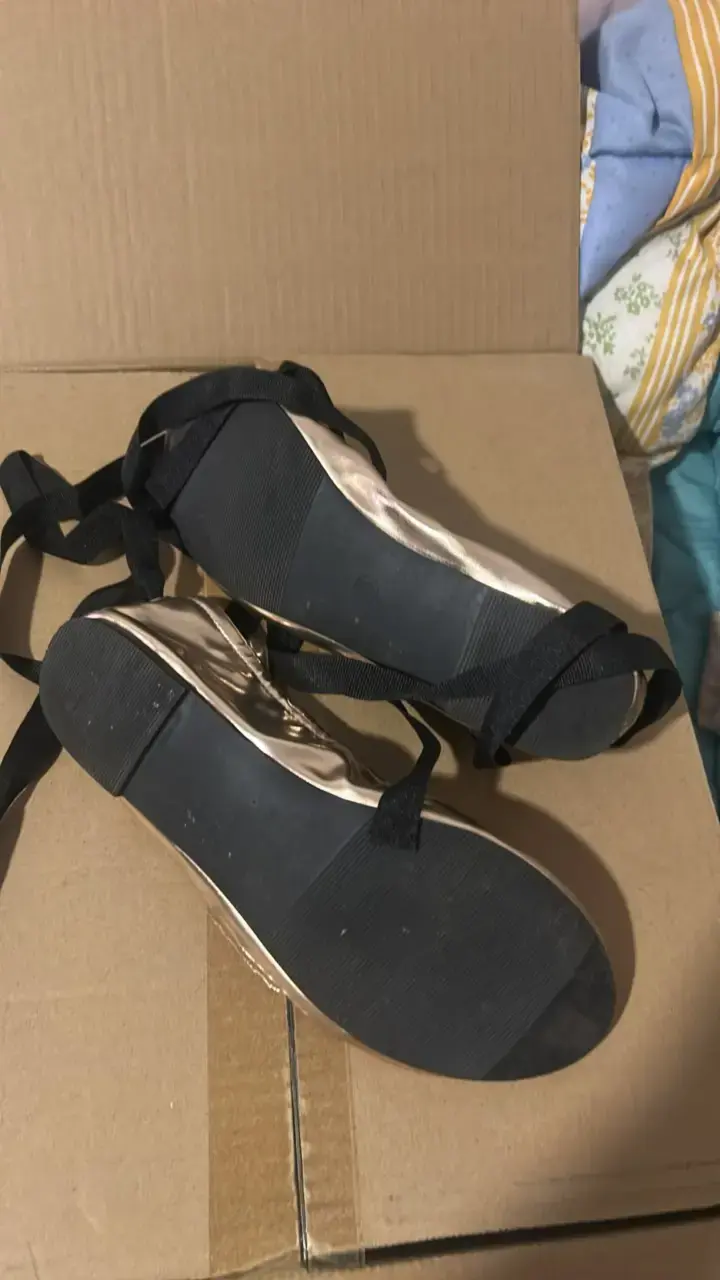 Zapatillas de Ballet Doradas con Cintas Negras - 2