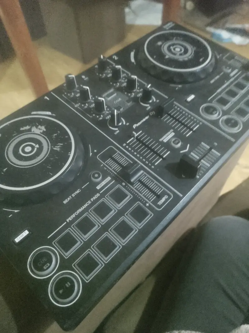 Controlador DJ Pioneer DDJ-200 con Bluetooth - 2