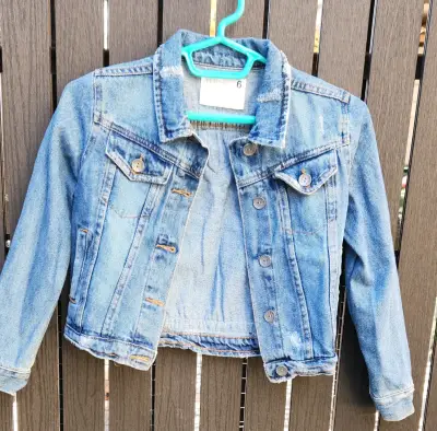 Chaqueta de mezclilla bordada para niña - miniatura 1