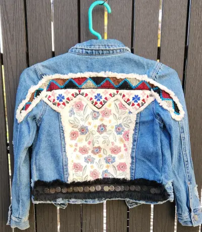 Chaqueta de mezclilla bordada para niña - miniatura 2