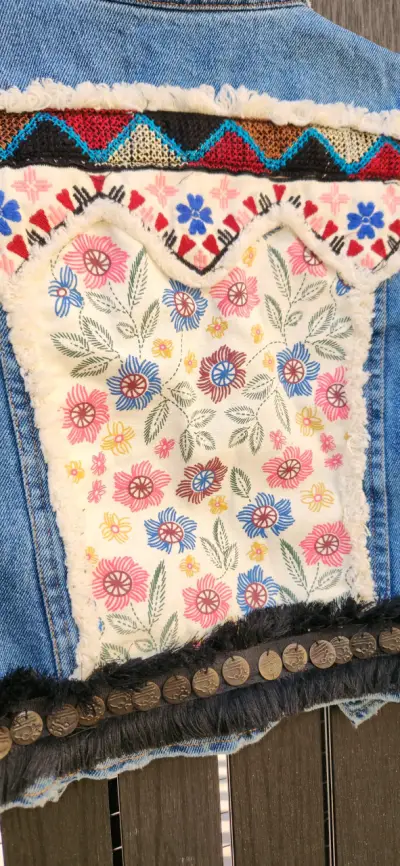Chaqueta de mezclilla bordada para niña - miniatura 4