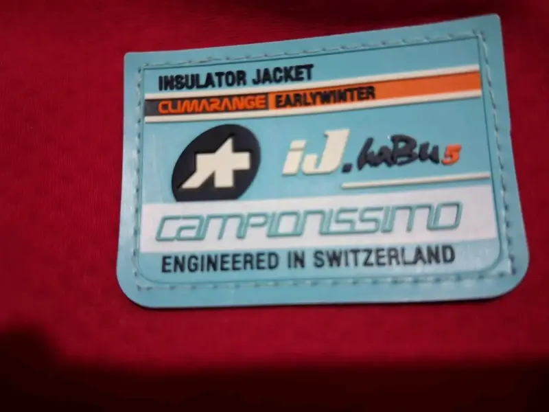 Chaqueta térmica Assos roja y negra para ciclismo - 4