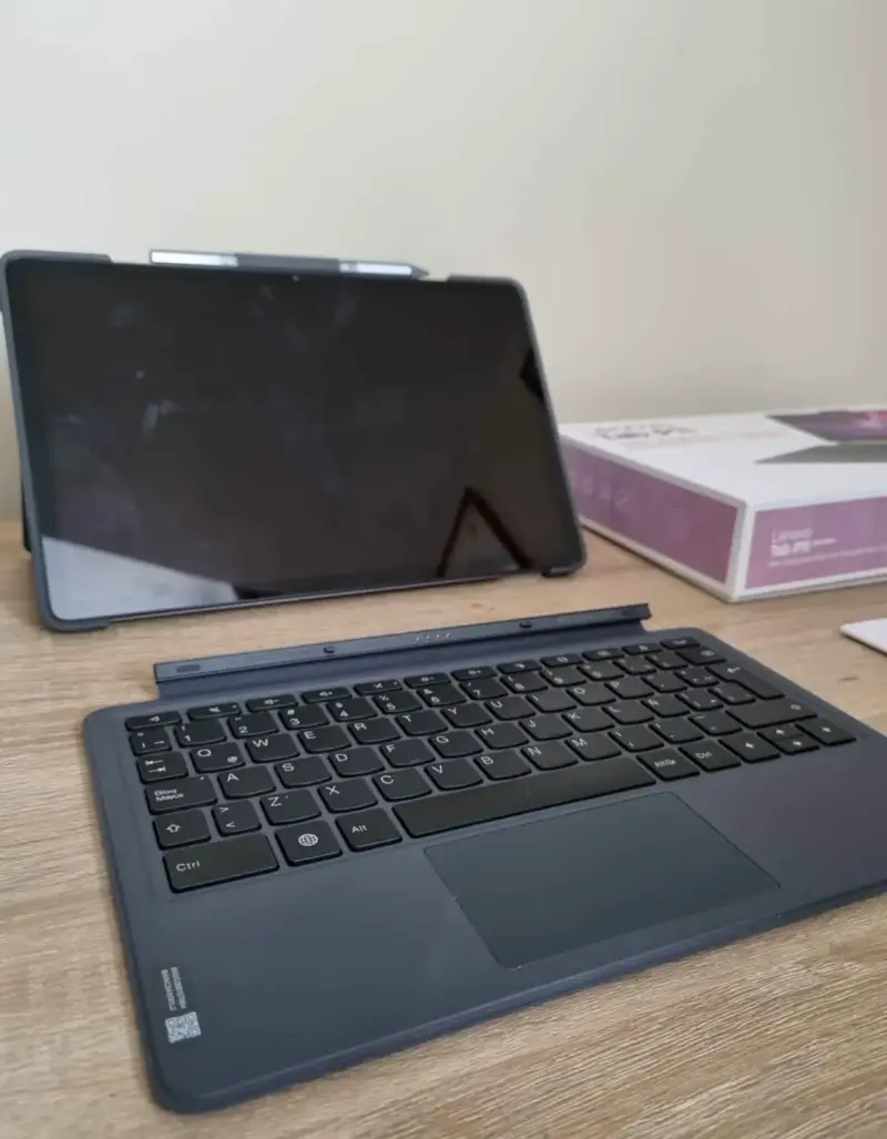 Tablet Lenovo Tab P11 con teclado y lápiz - 2