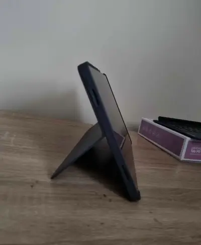 Tablet Lenovo Tab P11 con teclado y lápiz - miniatura 3