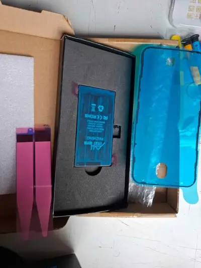 Batería iPhone 12/12 Pro con kit completo y sellos - miniatura 2